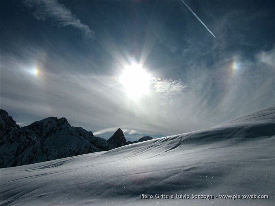 41 'Cani del sole' (Parelio) sul Cimon della Bagozza.jpg